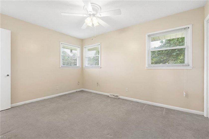 This beautifully maintained brick rancher offers 3 bedrooms/2 - photo 15