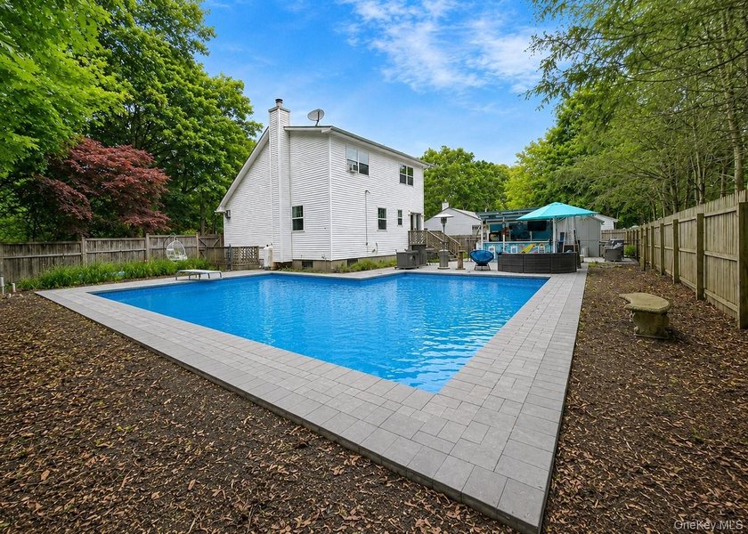 Move right into this beautifully maintained home in North - photo 16