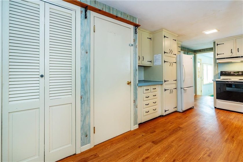 Opportunity awaits in this classic 3-bedroom, 1.1-bath Colonial - photo 18