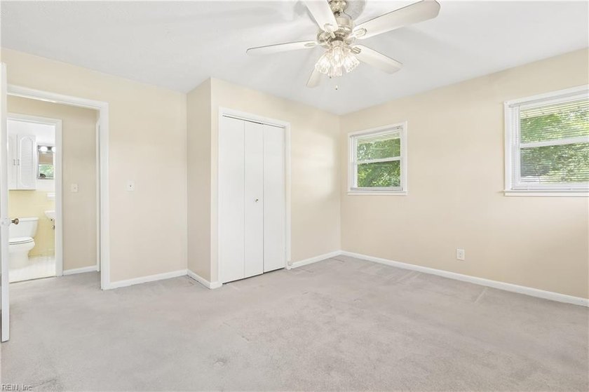 This beautifully maintained brick rancher offers 3 bedrooms/2 - photo 21
