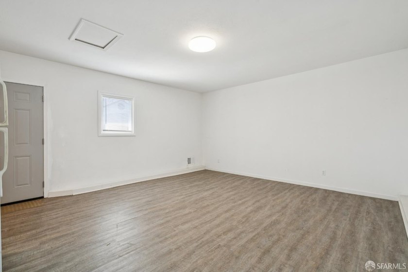 Welcome to this inviting 3-bedroom, 2-bathroom ranch-style home - photo 29