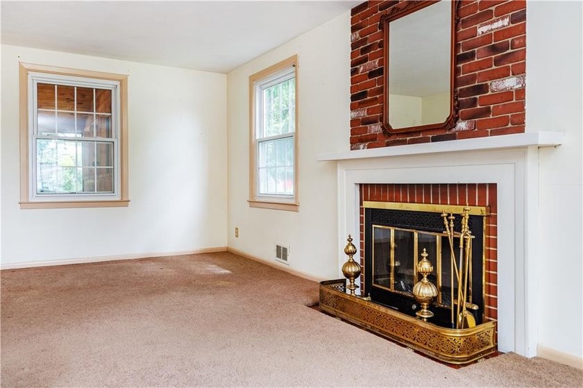 Opportunity awaits in this classic 3-bedroom, 1.1-bath Colonial - photo 30