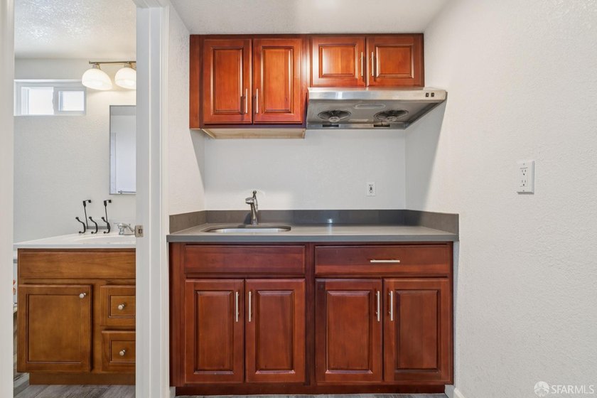 Welcome to this inviting 3-bedroom, 2-bathroom ranch-style home - photo 32