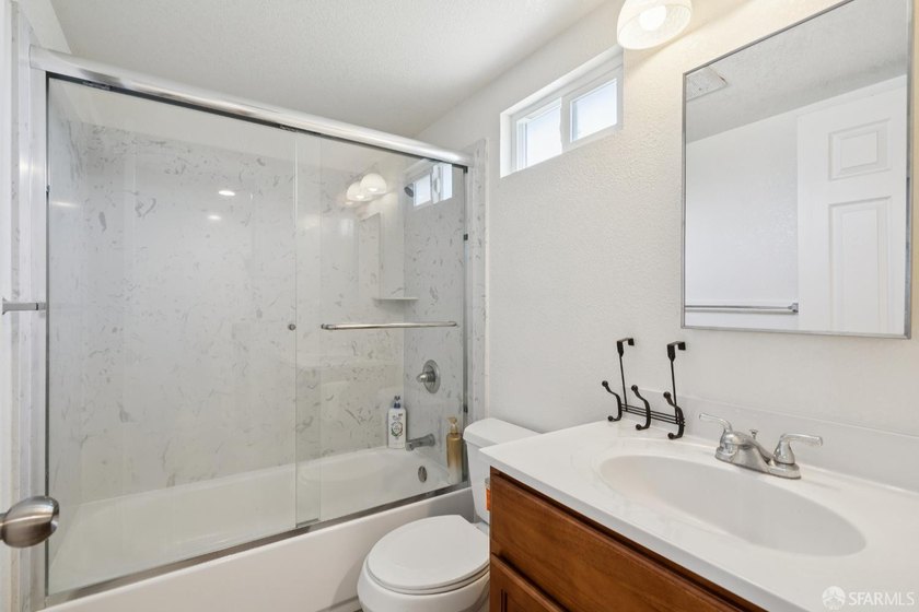 Welcome to this inviting 3-bedroom, 2-bathroom ranch-style home - photo 33