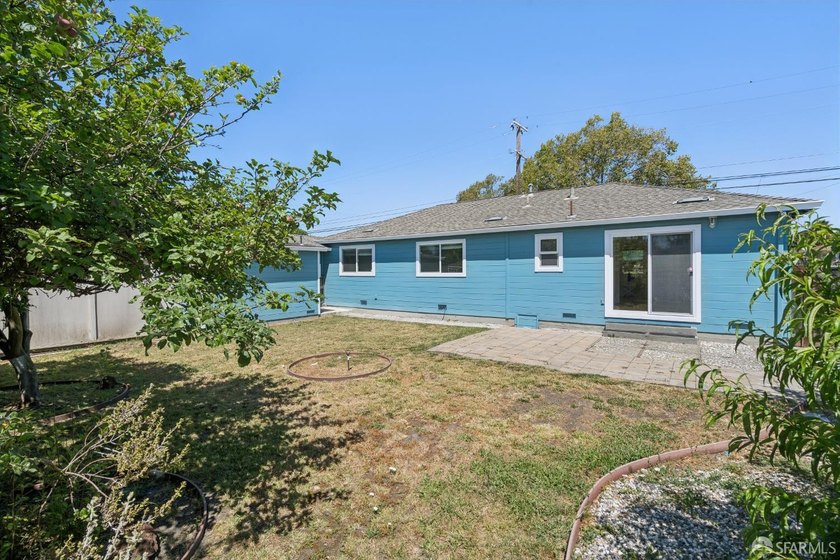 Welcome to this inviting 3-bedroom, 2-bathroom ranch-style home - photo 36