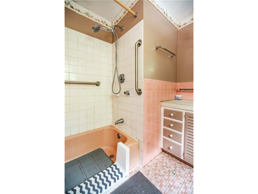 Opportunity awaits in this classic 3-bedroom, 1.1-bath Colonial - photo 37