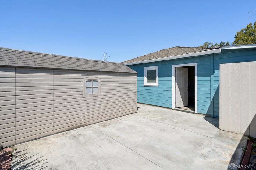 Welcome to this inviting 3-bedroom, 2-bathroom ranch-style home - photo 39