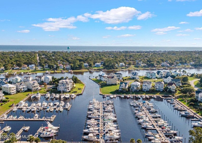 F-8 is a 30' slip wet slip that is 13 'wide. The marina located - photo 3