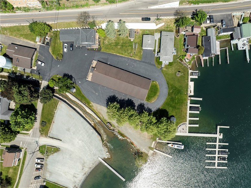 The Keuka Lakeside Inn presents a rare opportunity to acquire a - photo 8