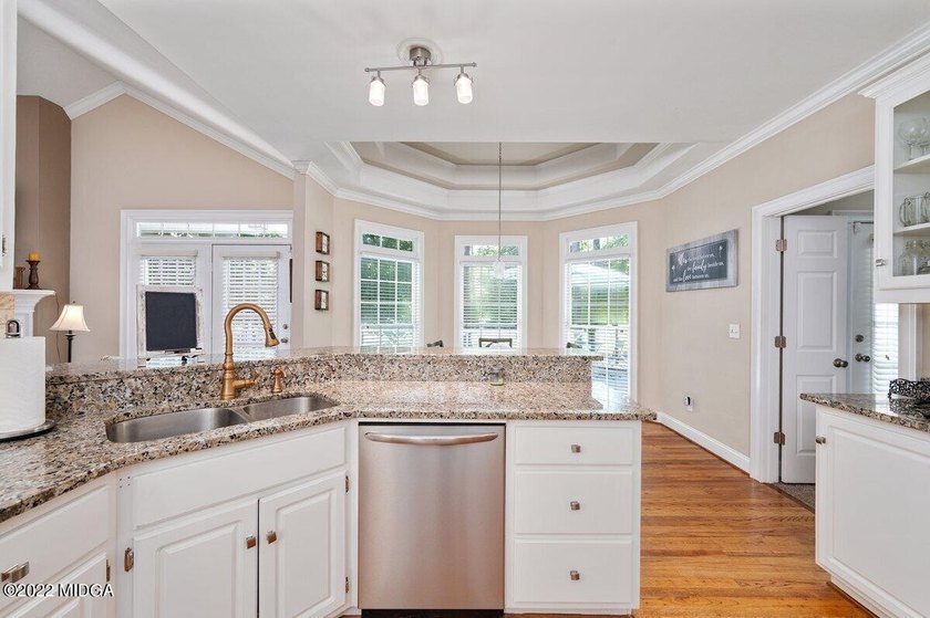 Gorgeous custom built 1 level hard coat stucco home located on - photo 5