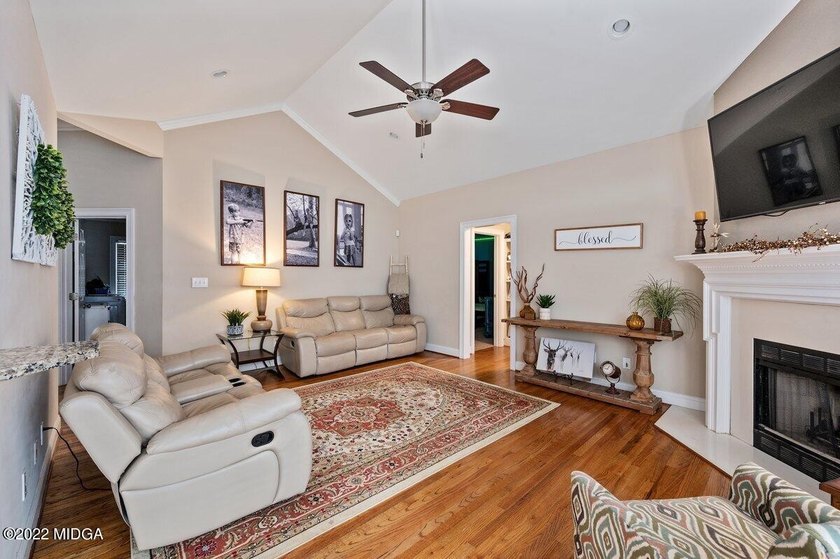 Gorgeous custom built 1 level hard coat stucco home located on - photo 9