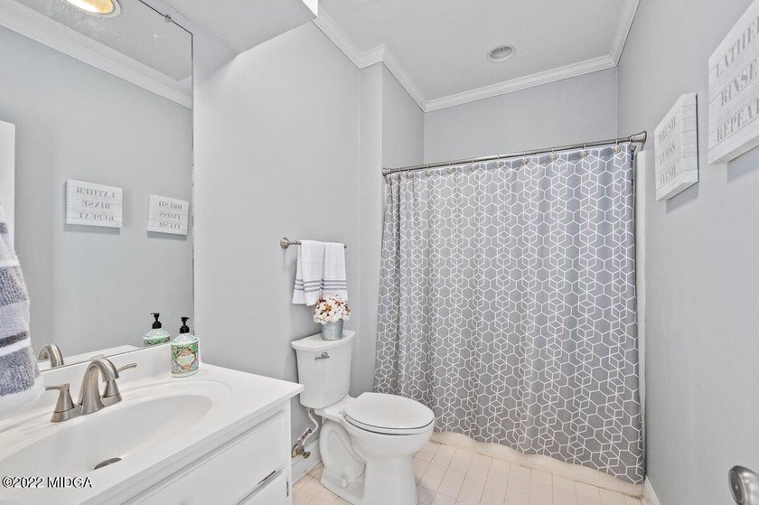 Gorgeous custom built 1 level hard coat stucco home located on - photo 10