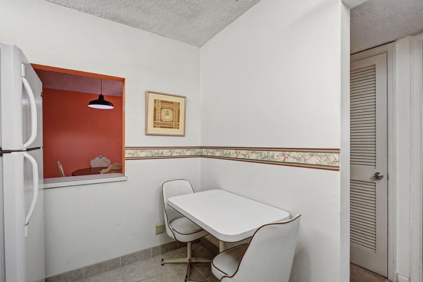 Move-in-Ready 2br/2ba Condo in a desirable 55+ community. Unit - photo 16