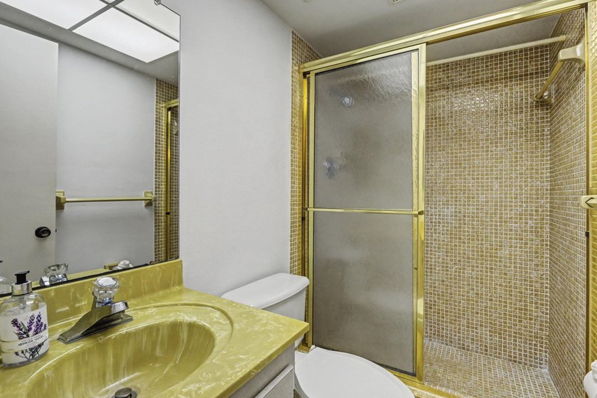 Move-in-Ready 2br/2ba Condo in a desirable 55+ community. Unit - photo 19