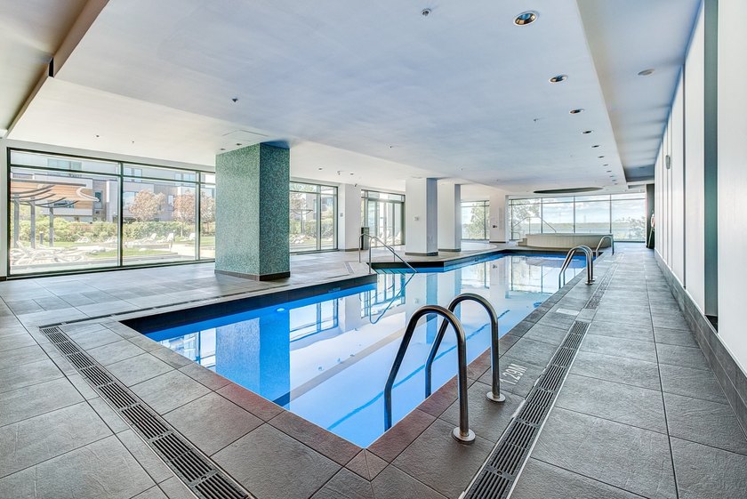 Located in the prestigious EVOLO project on Ile-des-Soeurs, this - photo 20