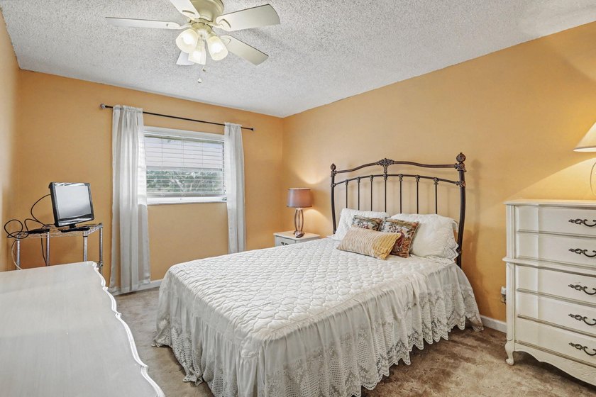 Move-in-Ready 2br/2ba Condo in a desirable 55+ community. Unit - photo 20