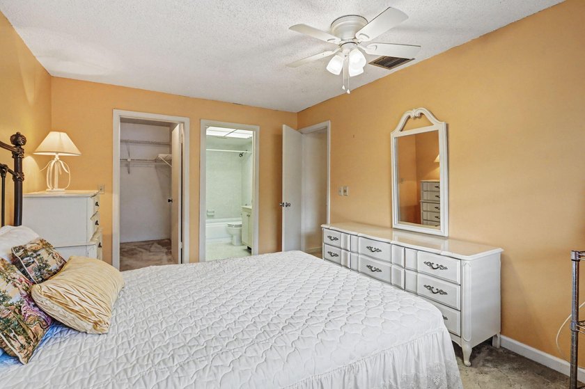 Move-in-Ready 2br/2ba Condo in a desirable 55+ community. Unit - photo 21