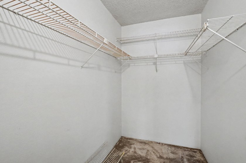 Move-in-Ready 2br/2ba Condo in a desirable 55+ community. Unit - photo 22
