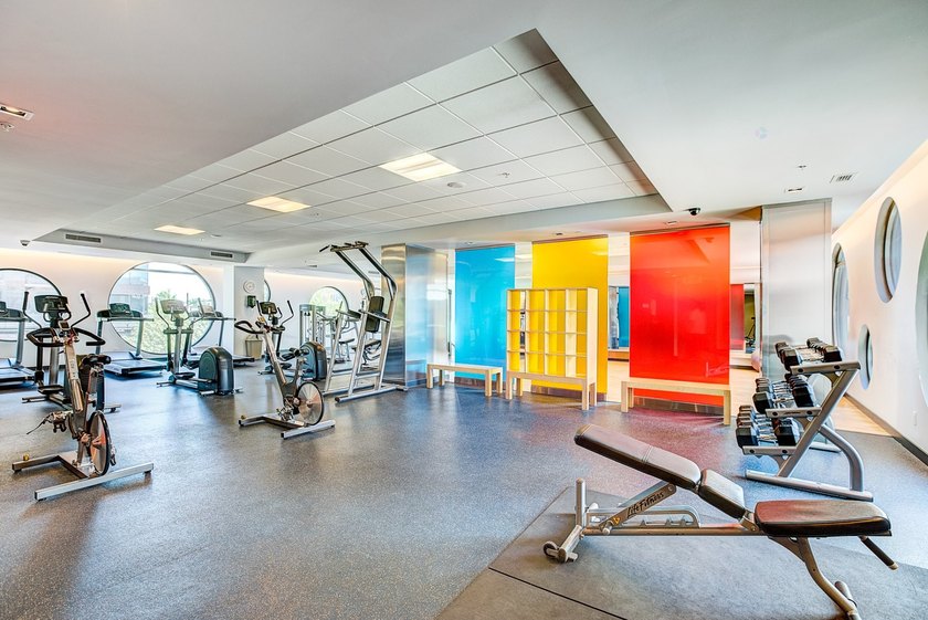 Located in the prestigious EVOLO project on Ile-des-Soeurs, this - photo 30