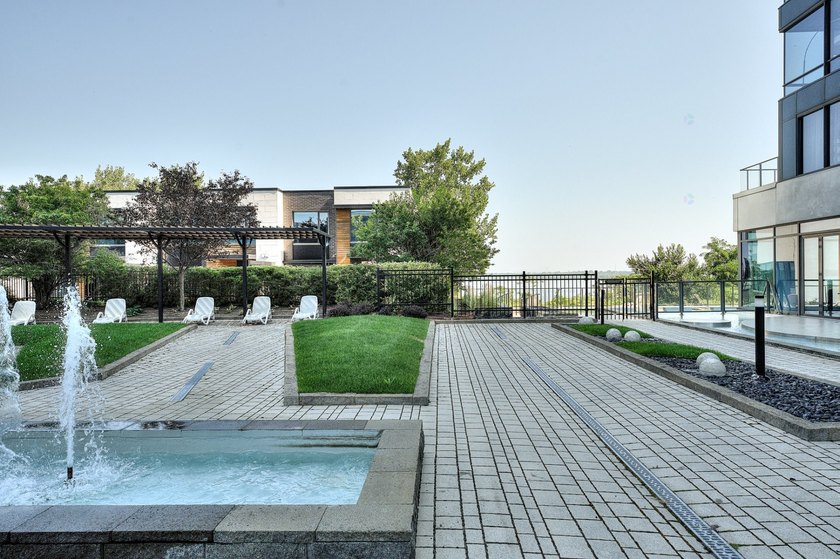 Located in the prestigious EVOLO project on Ile-des-Soeurs, this - photo 39