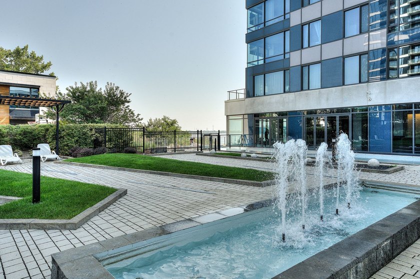 Located in the prestigious EVOLO project on Ile-des-Soeurs, this - photo 40