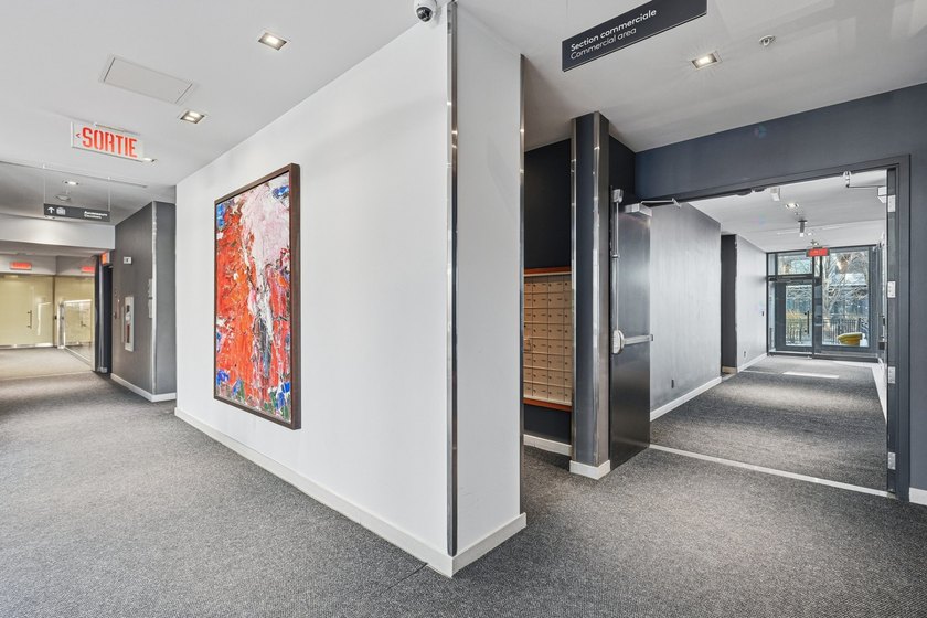 Located in the prestigious EVOLO project on Ile-des-Soeurs, this - photo 43