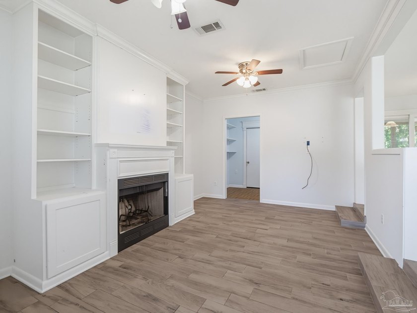 Move-in ready with a cosmetics to a buyers own taste. Brick - photo 4