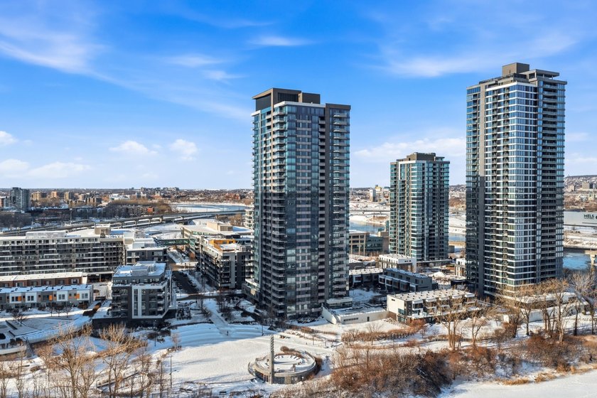 Located in the prestigious EVOLO project on Ile-des-Soeurs, this - photo 45