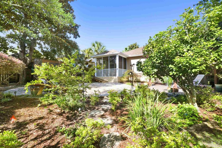 Rare East Hill Home with Partial Bayou Texar Waterviews, Split - photo 3