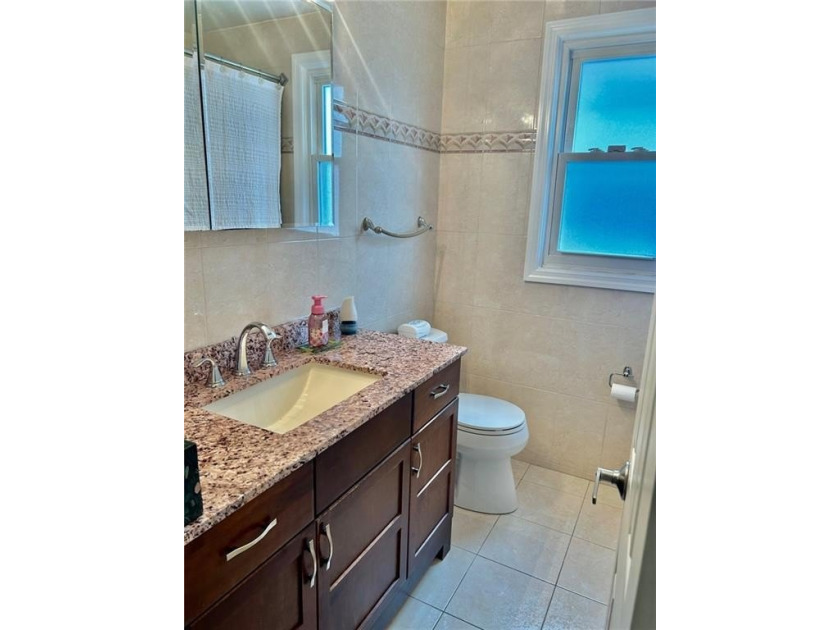 Discover this beautiful, well-maintained single family ranch - photo 9