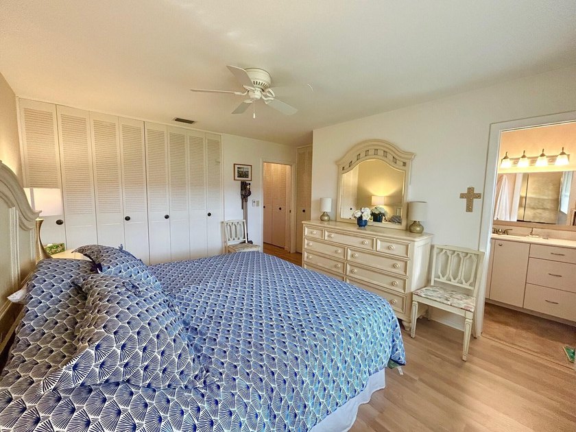 Elegantly decorated 2 bedroom 2 bath Villa located in the 55+ - photo 13