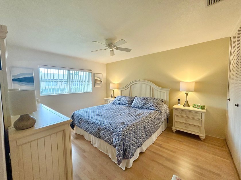 Elegantly decorated 2 bedroom 2 bath Villa located in the 55+ - photo 14