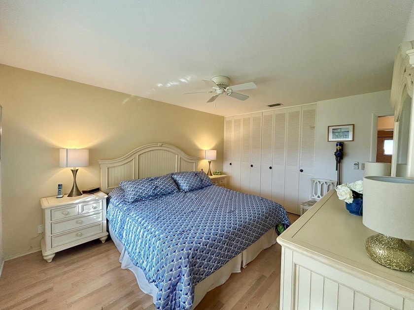 Elegantly decorated 2 bedroom 2 bath Villa located in the 55+ - photo 16