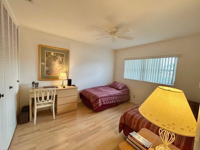Elegantly decorated 2 bedroom 2 bath Villa located in the 55+ - photo 21