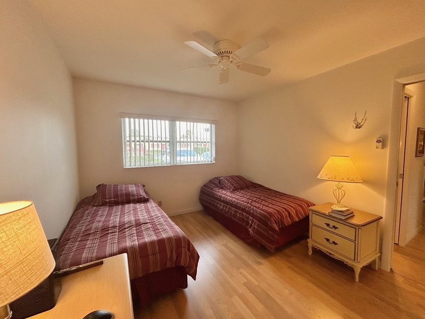 Elegantly decorated 2 bedroom 2 bath Villa located in the 55+ - photo 22