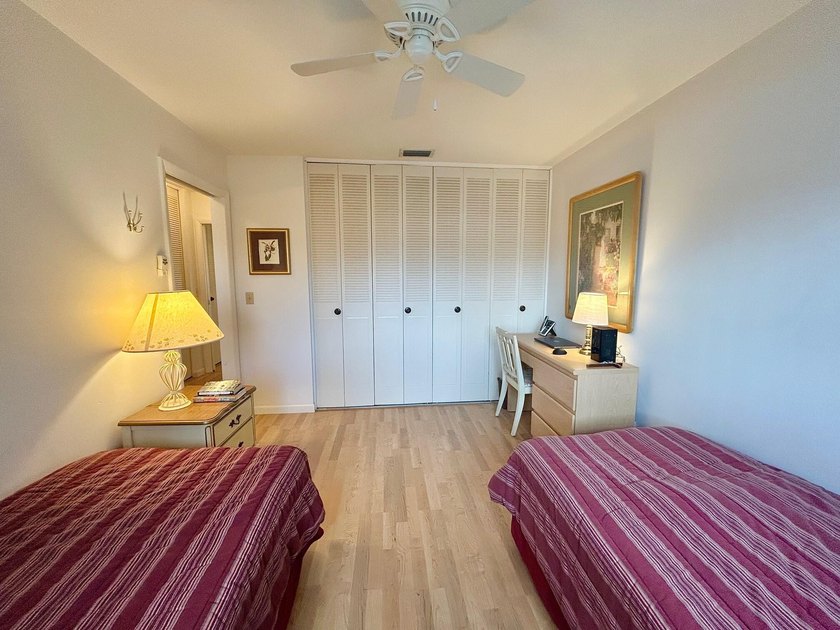 Elegantly decorated 2 bedroom 2 bath Villa located in the 55+ - photo 23
