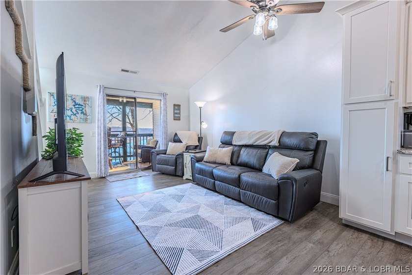 This beautifully updated 2-bdrm, 1.5-bath condo at Steeple Ridge - photo 4