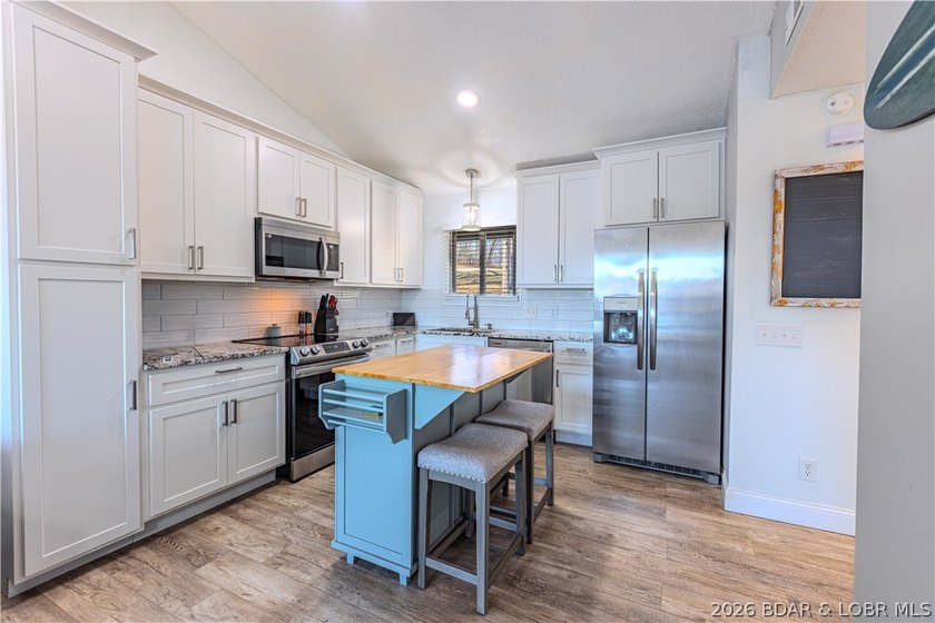 This beautifully updated 2-bdrm, 1.5-bath condo at Steeple Ridge - photo 6