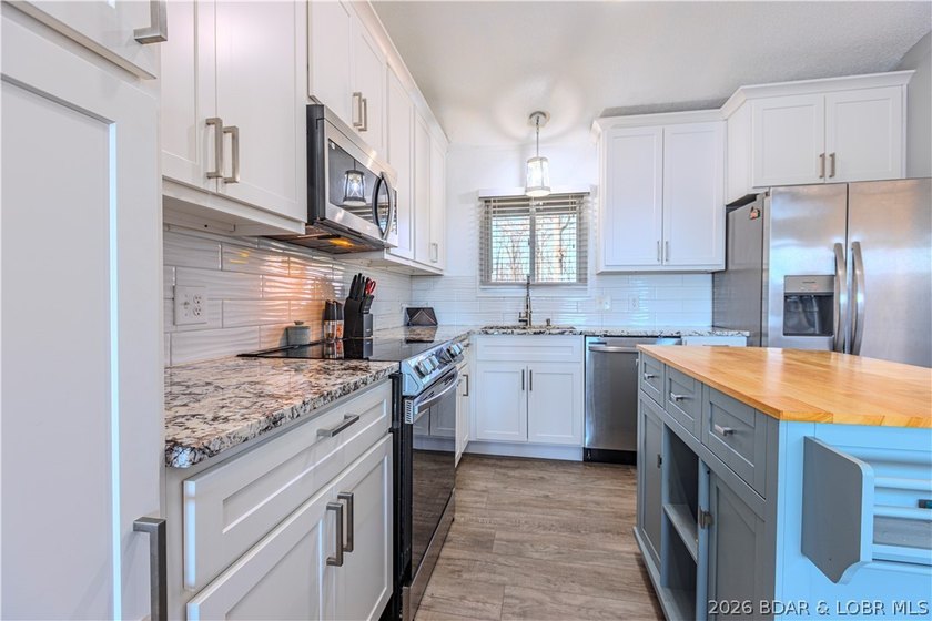 This beautifully updated 2-bdrm, 1.5-bath condo at Steeple Ridge - photo 8