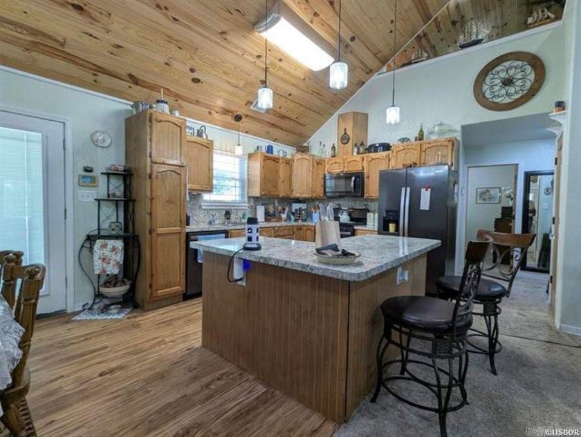 This lovely 3-bedroom, 2-bathroom home offers 1,632 square feet - photo 11