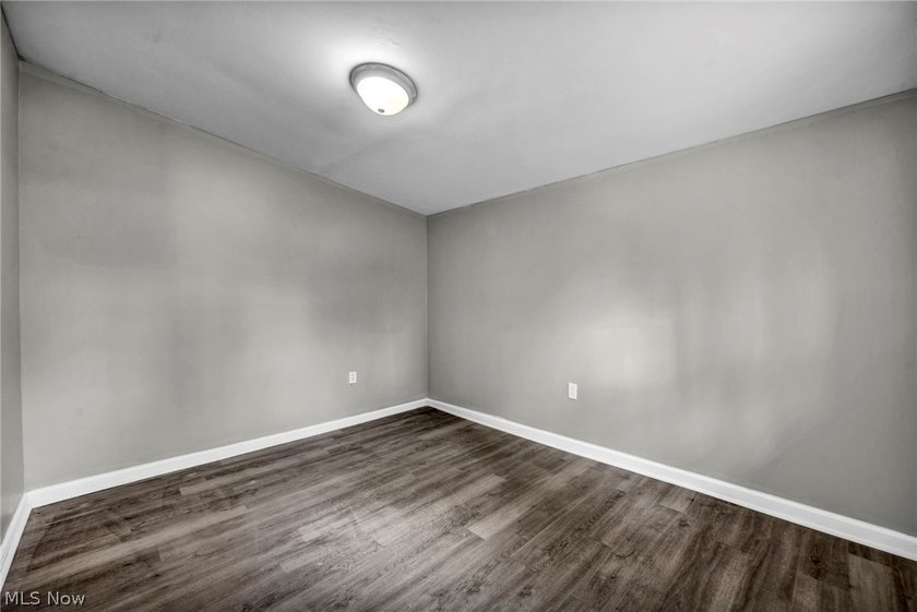 Welcome to this beautifully updated 3-bedroom, 2-bathroom home - photo 18