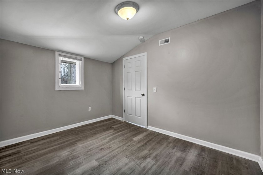 Welcome to this beautifully updated 3-bedroom, 2-bathroom home - photo 19