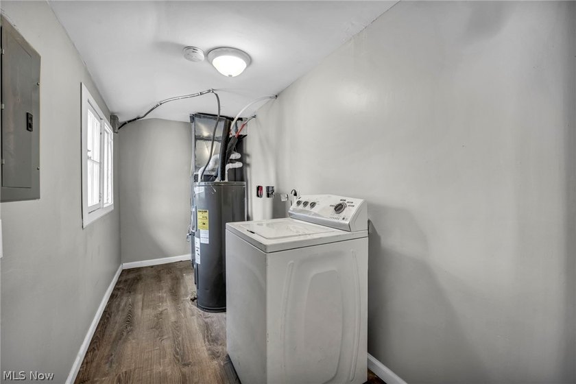 Welcome to this beautifully updated 3-bedroom, 2-bathroom home - photo 20