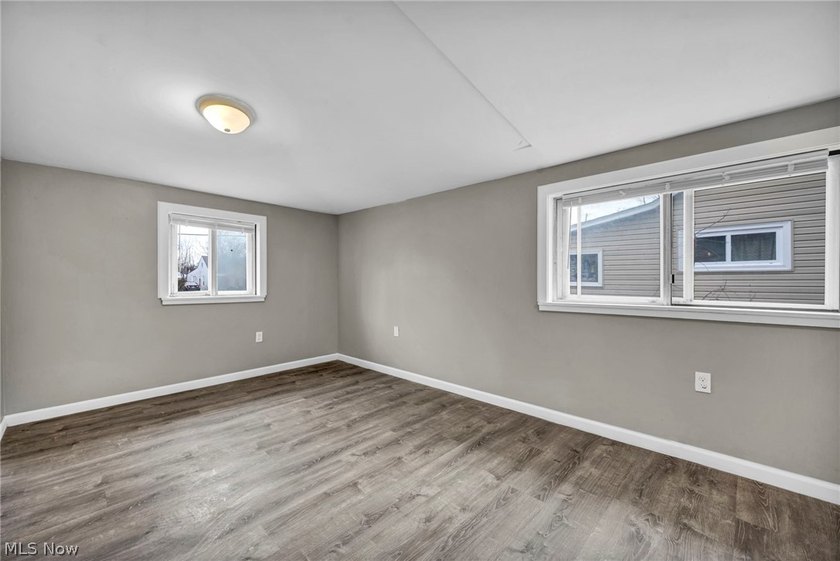 Welcome to this beautifully updated 3-bedroom, 2-bathroom home - photo 23
