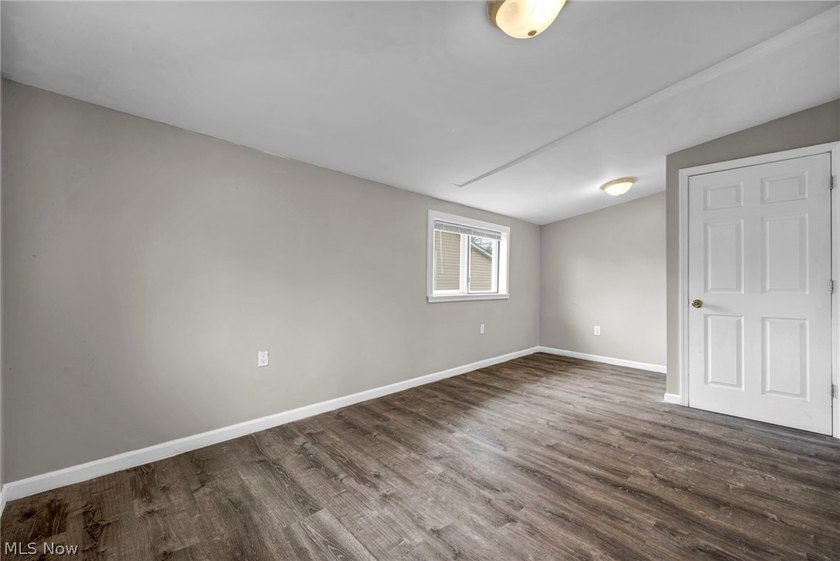 Welcome to this beautifully updated 3-bedroom, 2-bathroom home - photo 25