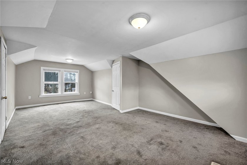 Welcome to this beautifully updated 3-bedroom, 2-bathroom home - photo 28