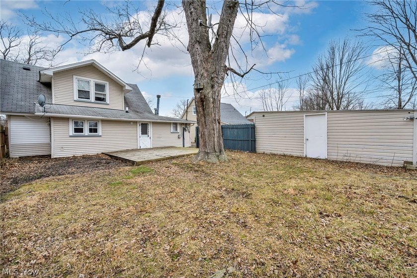 Welcome to this beautifully updated 3-bedroom, 2-bathroom home - photo 38
