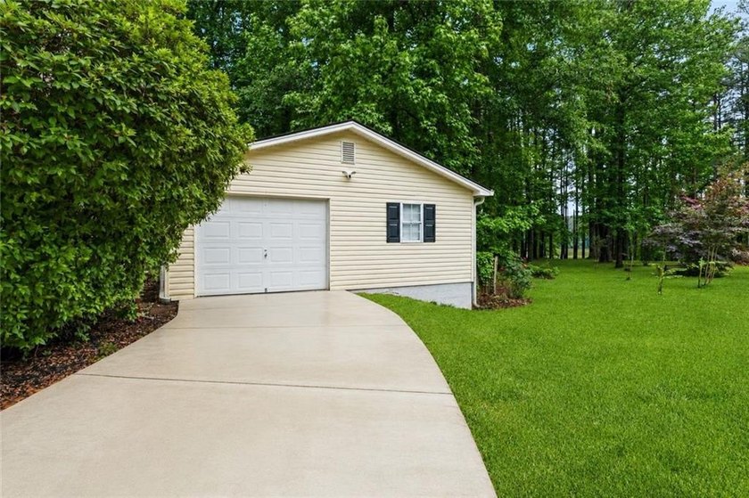 ONE OF A KIND WITH LAKE ACCESS AND A FULL SEPERATE APARTMENT - photo 18