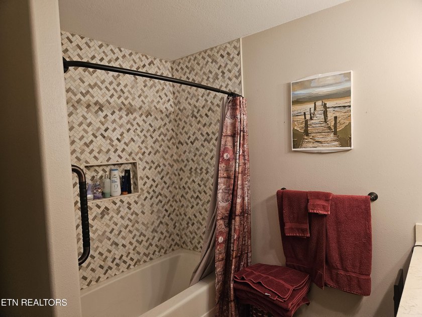 Well maintained home located in Lake Tansi is ready and waiting - photo 24