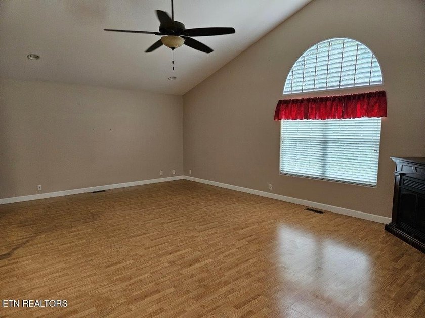 Well maintained home located in Lake Tansi is ready and waiting - photo 34